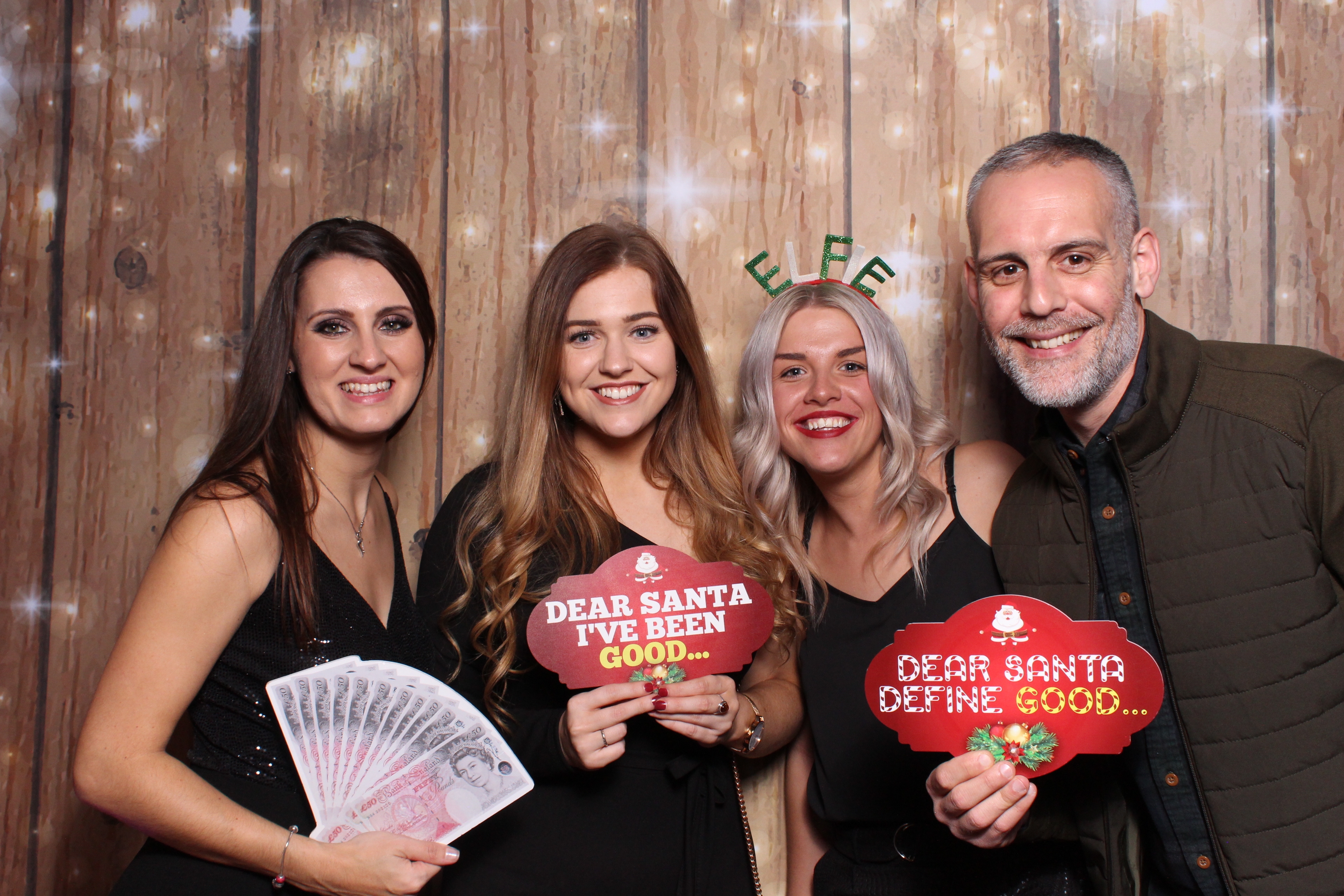 Tes Christmas party  | View more photos from the event at gallery.magicimages.uk/u/MagicImages/Tes-Christmas-party